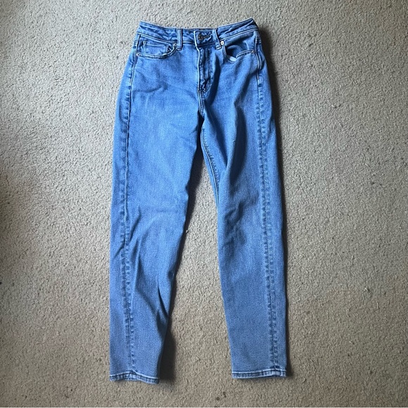 Light Wash Mom Jeans - Picture 2 of 6